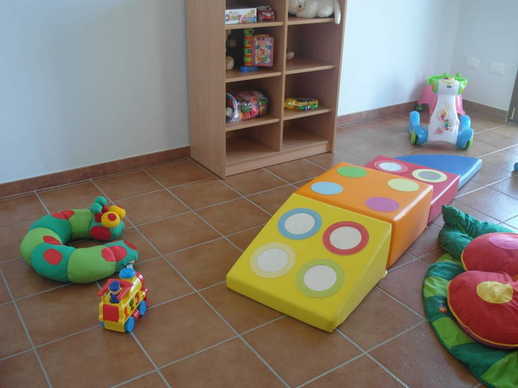 Angolo morbido con tappeto gioco nella sezione piccoli