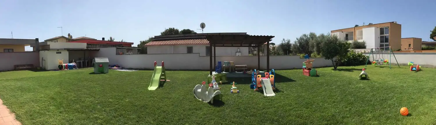 Il giardino dell'asilo nido Il Grillo Parlante ad Anzio